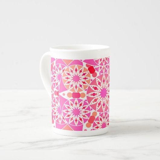 Tasse En Porcelaine Mandala motif, tons rose et corail (Devant gauche)