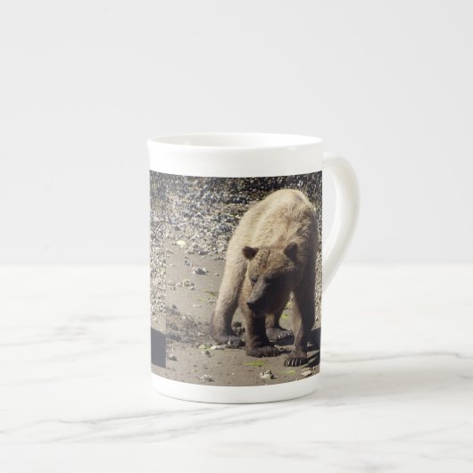 Tasse En Porcelaine Marcher Grizzly sauvage Ours faune photo (Devant droit)