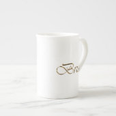 Tasse En Porcelaine Mariée, écriture dorée élégante chic blanc (Devant droit)