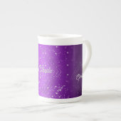 Tasse En Porcelaine Métal brossé violet moderne avec Monogramme argent (Devant droit)