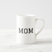 Tasse En Porcelaine Minimalist "MOM" Black Typography Plain White (Droite)