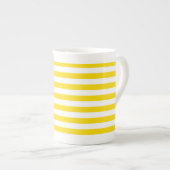 Tasse En Porcelaine Modèle blanc jaune rayé personnalisé moderne (Devant droit)