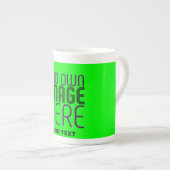 TASSE EN PORCELAINE MODERNE ÉDITABLE NEON GREEN IMAGE MODÈLE TEXTE (Devant droit)