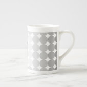 Tasse En Porcelaine Monogramme des cercles gris modernes (Droite)