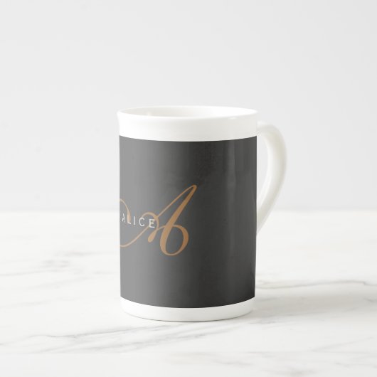 Tasse En Porcelaine Monogramme plat tendance Nom initial (Devant droit)