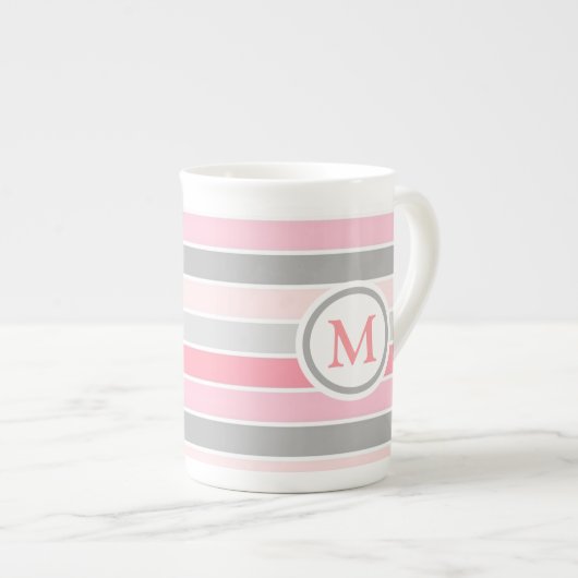Tasse En Porcelaine Monogramme rayé rose et gris (Devant droit)