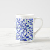 Tasse En Porcelaine Motif en tuiles égyptiennes, blanc et bleu cobalt (Droite)