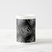 Tasse En Porcelaine Motif monogramme moderne | Noir & Blanc (Devant)