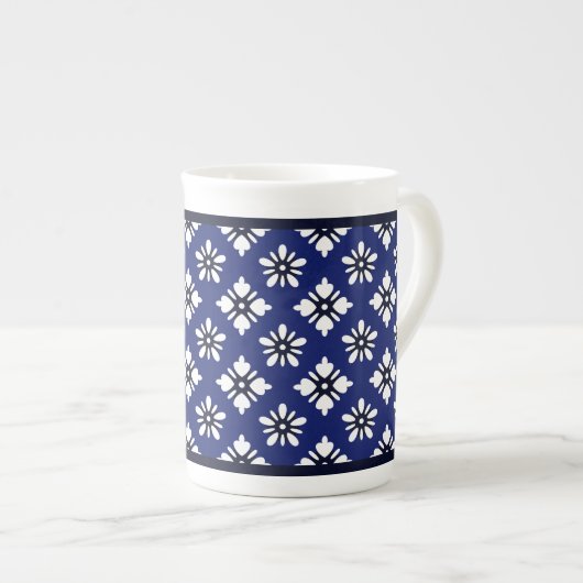 Tasse En Porcelaine Motif Oriental Indigo White Katazome Fleurs (Devant droit)