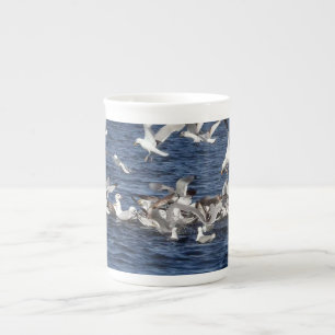 Tasse En Porcelaine Mouettes Animées Chassant les Éperlans de Sable Ar