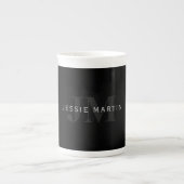 Tasse En Porcelaine Nom et monogramme modernes | Gris et noir (Devant)