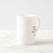 Tasse En Porcelaine Phrase de la typographie noire augmentation et bri (Devant droit)