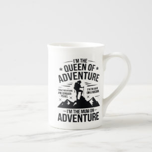 Tasse En Porcelaine Reine de la randonnée d'aventure Maman Typography