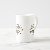 Tasse En Porcelaine Restez Humbles Et Gentils Coeurs Et Flèches (Devant droit)