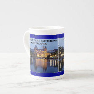 TASSE EN PORCELAINE SALUTATIONS D'AMSTERDAM PAR MOJISOLA A GBADAMOSI