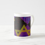 Tasse En Porcelaine SlipperyJoe's Happy Hanoukka Star de David menorah<br><div class="desc">SlipperyJoe's Happy Hanoukka Star of David menorah Dreidel Célébration artistique bougies Hébreu juif Chanoukah cadeaux décorations judaïsme religion culture pratiques religieuses traditions géométrie symbolique design profondeur contraste ordre symétrie</div>