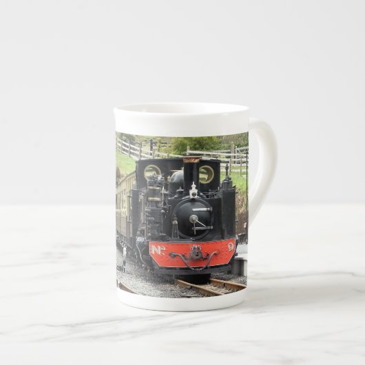 TASSE EN PORCELAINE TRAINS À VAPEUR (Devant droit)