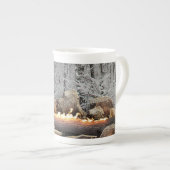 Tasse En Porcelaine Tranquille Burning Yule Se connecter dans la forêt (Devant droit)