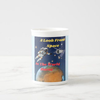 Tasse En Porcelaine Un regard de l'espace, alors que le monde brûle