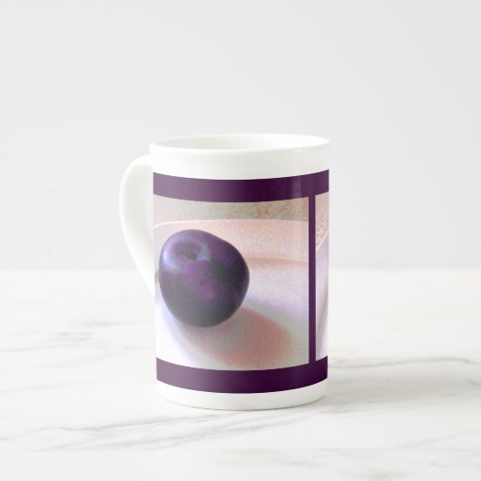 Tasse En Porcelaine Une prune (Devant gauche)