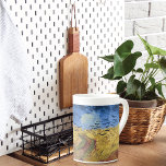 Tasse En Porcelaine Wheatfield avec Crows par Van Gogh<br><div class="desc">Un bel art Bone China Mug avec le tableau post-impressionniste Wheatfield with Crows (1890),  de Vincent van Gogh (1853-1890). Considéré comme sa dernière peinture,  mais les historiens de l'art diffèrent sur ce point. Un chemin de terre à travers les champs avec un ciel bleu et un troupeau de corbeaux.</div>