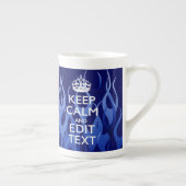 Tasse En Porcelaine Your Text on Keep Calm on Navy Blue Racing Flames (Droite)