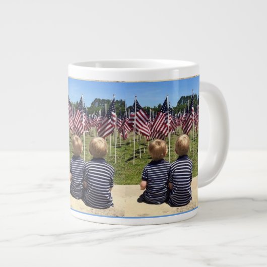 Tasse enorme de tasse faite sur commande enorme de (Devant droit)
