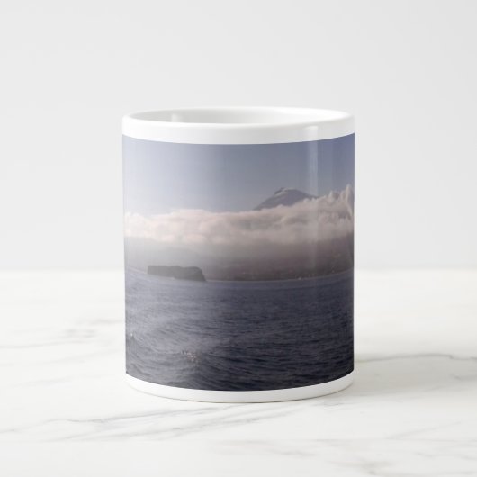 Tasse enorme de volcan de mer (Devant)