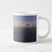 Tasse enorme de volcan de mer (Droite)