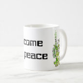 Tasse étrangère verte "paisible" (Devant droit)