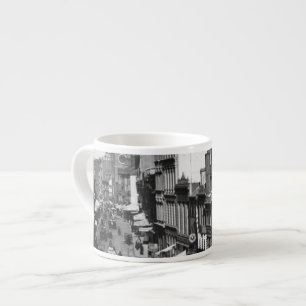 Tasse Expresso 1859 : Le trafic et magasins sur la rue de