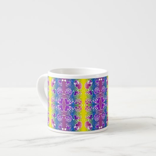 Tasse Expresso Amusant Violet, bleu, jaune motif de Coeurs Whimsi (Devant gauche)