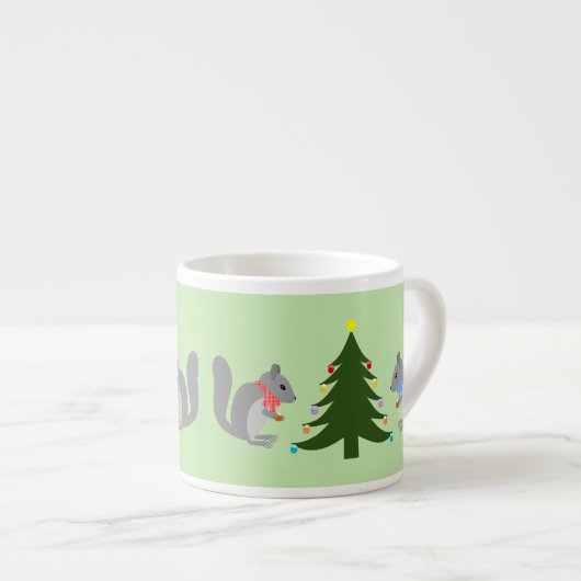 Tasse Expresso Arbre de Noël décorant les écureuils (Devant droit)