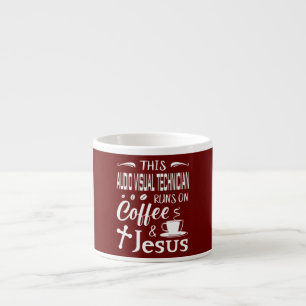 Tasse Expresso Ce technicien audiovisuel fonctionne au café Jésus