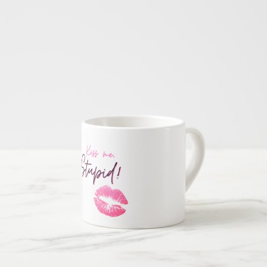 Tasse Expresso Citation rose avec un baiser - Embrasse-moi, idiot (Devant droit)