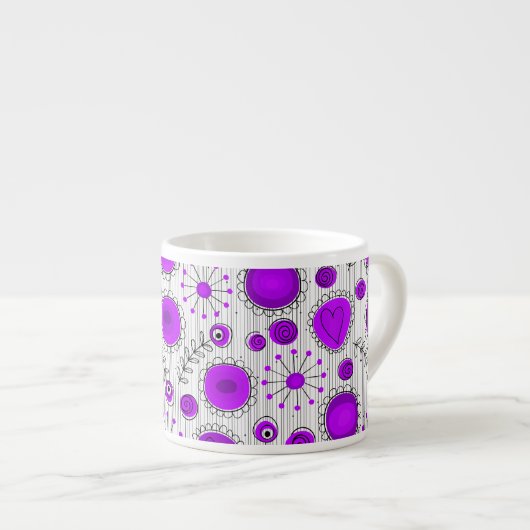 Tasse Expresso Coeurs blancs violet blanc Whimsical et fleurs flo (Devant droit)
