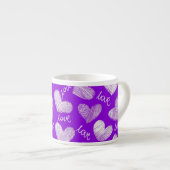 Tasse Expresso Cute violet blanc Scribblé Coeur avec script d'amo (Devant droit)