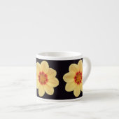 Tasse Expresso Dahlia jaune motif floral sur noir (Devant droit)