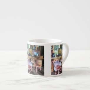Tasse Expresso Deux chaises roses dans le magasin général