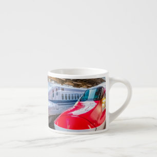 Tasse Expresso Deux Shinkansen à la gare de Tokyo