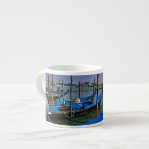 Tasse Expresso Eau du Grand Canal avec barques de gondole aligné