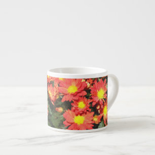 Tasse Expresso Fleurs marguerites de couleur orange. Chrysanthème