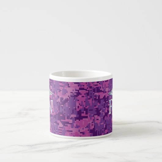 Tasse Expresso Infirmière autorisée RN Caduceus sur Fuchsia Camo (Devant)