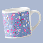 Tasse Expresso Joli Fleur sauvage Bleu Botanique Floral Keepsaké<br><div class="desc">Motif de fleurs botaniques sauvages,  rose et blanc,  sur un arrière - plan bleu périvent,  pour un été frais et aéré. Parfait pour un cadeau pour remercier vos personnes spéciales.</div>