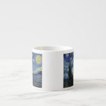 Tasse Expresso La nuit étoilée - Van Gogh (1888)<br><div class="desc">Cette peinture 1888 de Vincent van Gogh de caractéristiques de conception la nuit étoilée.  Elle montre une scène de nuit qui ressemble quel Van Gogh aurait vu en dehors de sa fenêtre.</div>