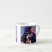Tasse Expresso Le président Trump accablé le drapeau américain (Devant droit)