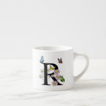 Tasse Expresso Lettre R Monogramme Papillon Floral Initial<br><div class="desc">Joli monogramme floral, le dessin initial de papillons et de marguerites à l'aquarelle. Papillon botanique coloré et monogramme de fleurs avec la lettre R. Conception de monogramme de lettre alphabet papillon floral. Cadeaux de monogramme papillon floral, vaisselle de fête, cadeaux pour la fête des mères, demoiselles d'honneur, baby shower, meilleure...</div>