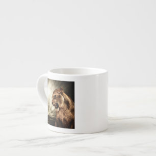 Tasse Expresso Lionne d'hurlement contre le ciel orageux