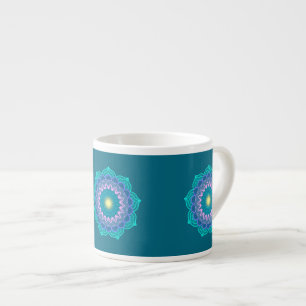 Tasse Expresso Mandala coloré sur fond bleu