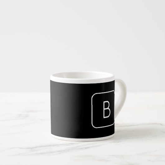 Tasse Expresso Monogram de Styled | White & Black (Devant droit)